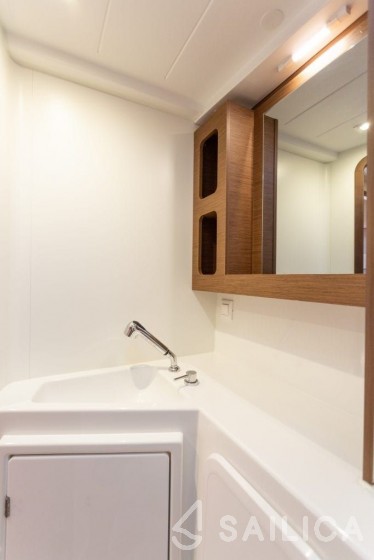 Lagoon 42 - Yacht Charter Sailica