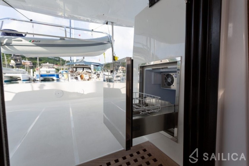 Lagoon 42 - Yacht Charter Sailica