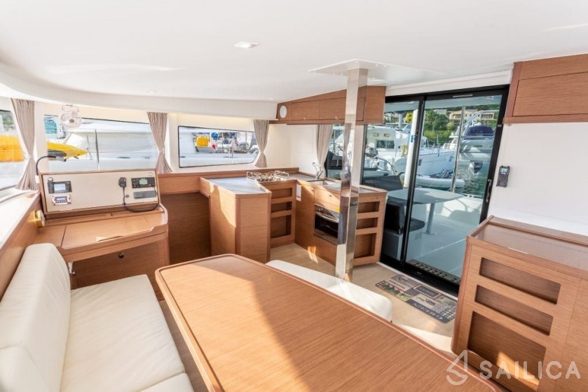 Lagoon 42 - Yacht Charter Sailica