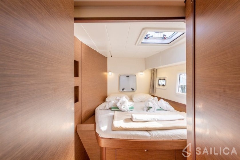 Lagoon 42 - Yacht Charter Sailica