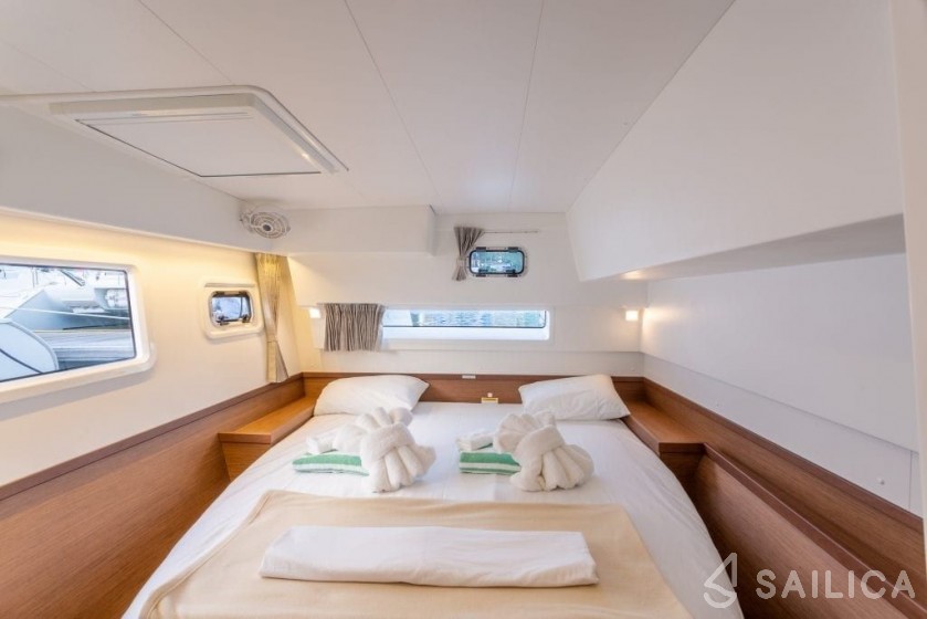 Lagoon 42 - Yacht Charter Sailica