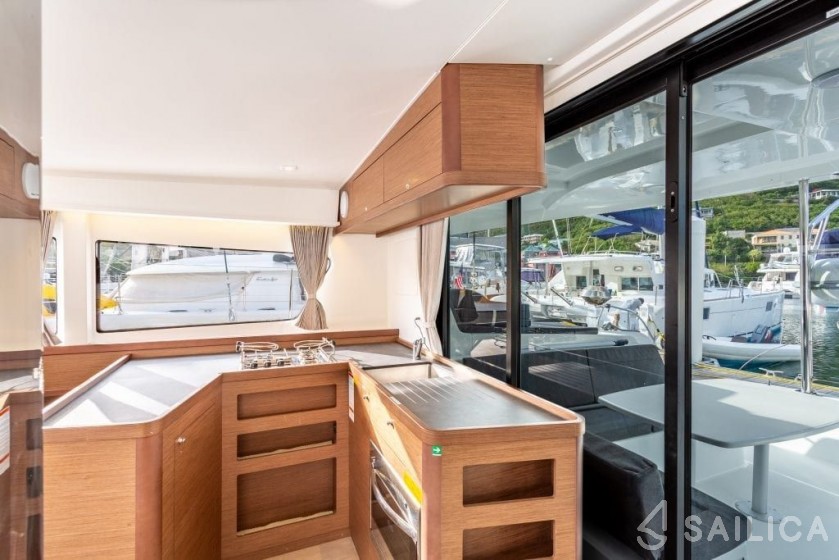 Lagoon 42 - Yacht Charter Sailica