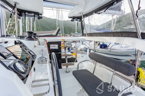 Lagoon 42 - Yacht Charter Sailica
