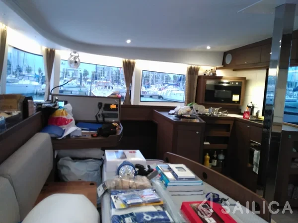 Lagoon 42 - Yacht Charter Sailica
