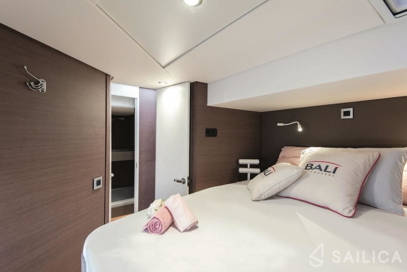 Bali 4.8  - Yacht Charter Sailica