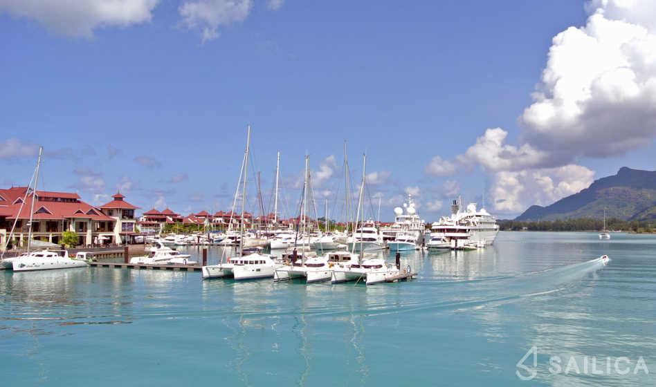Bali Catspace - Yacht Charter Sailica