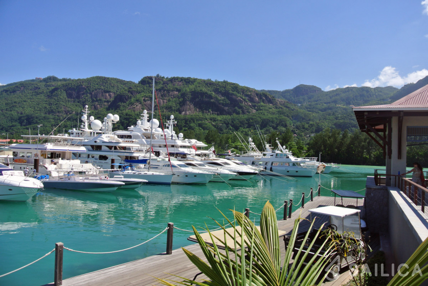 Bali Catspace - Yacht Charter Sailica