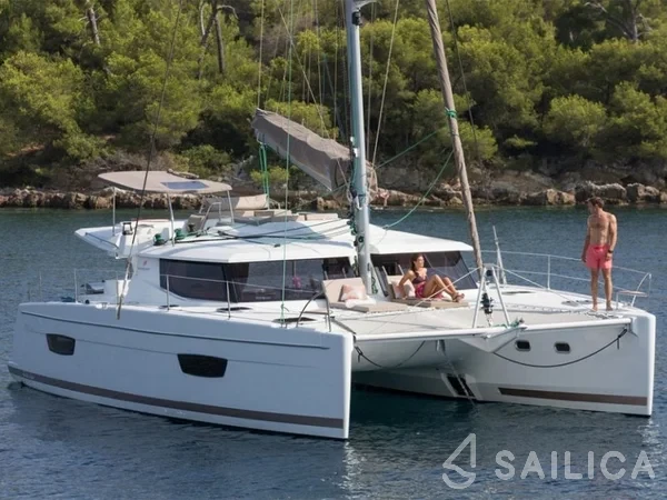 Helia 44 - Yacht Charter Sailica