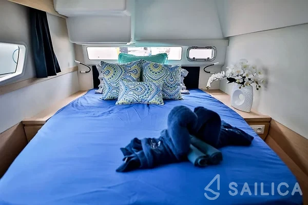 Helia 44 - Yacht Charter Sailica