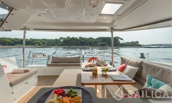 Helia 44 - Yacht Charter Sailica