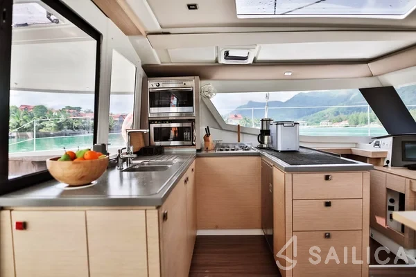 Helia 44 - Yacht Charter Sailica