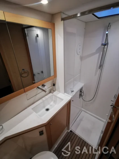 Helia 44 - Yacht Charter Sailica