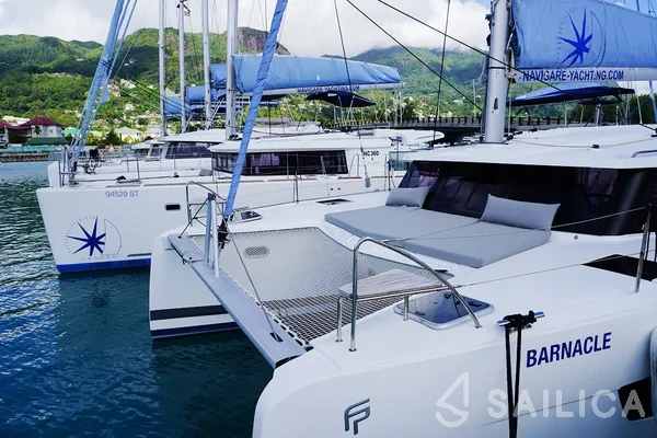 Isla 40 - Yacht Charter Sailica