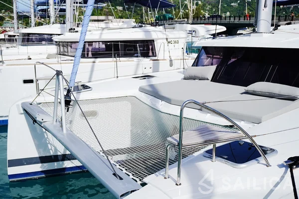 Isla 40 - Yacht Charter Sailica