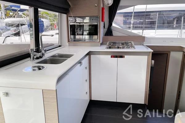 Isla 40 - Yacht Charter Sailica