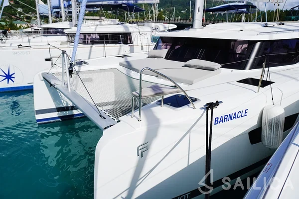 Isla 40 - Yacht Charter Sailica
