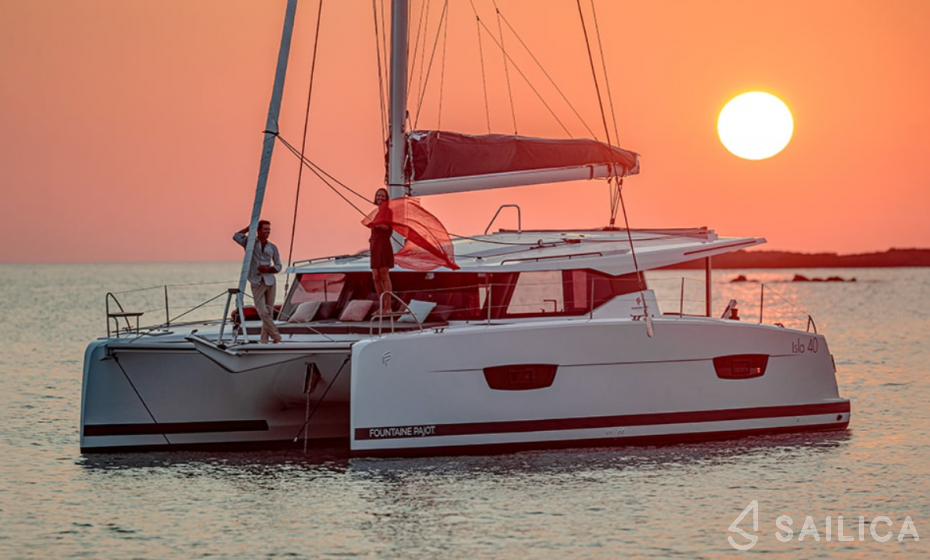 Isla 40 - Yacht Charter Sailica