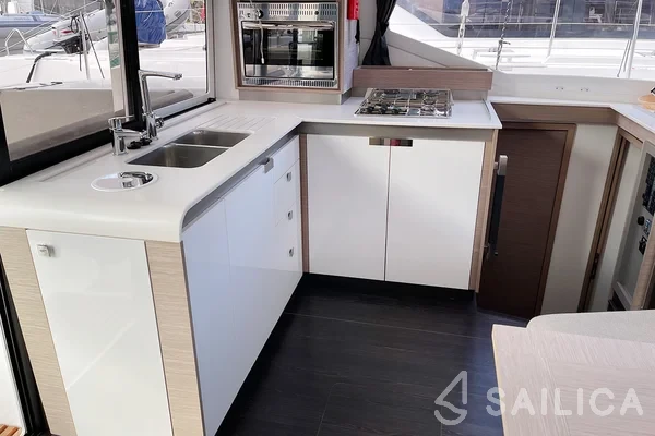 Isla 40 - Yacht Charter Sailica