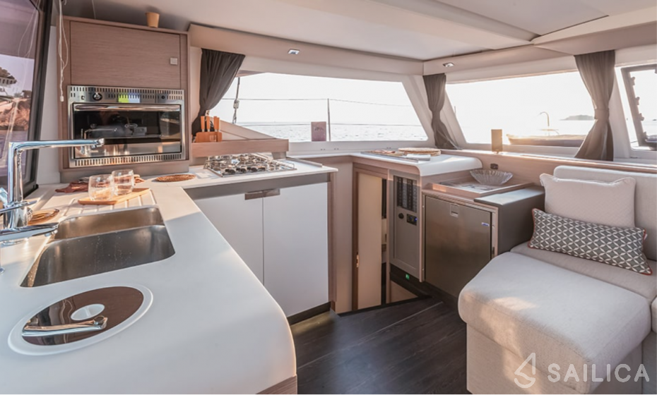 Isla 40 - Yacht Charter Sailica