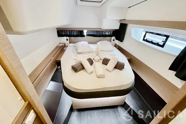 Isla 40 - Yacht Charter Sailica
