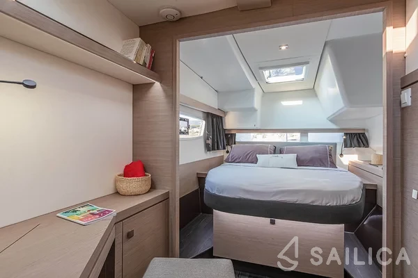 Isla 40 - Yacht Charter Sailica