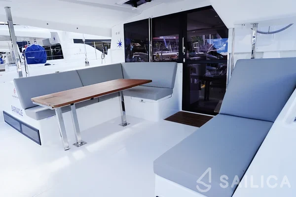 Isla 40 - Yacht Charter Sailica