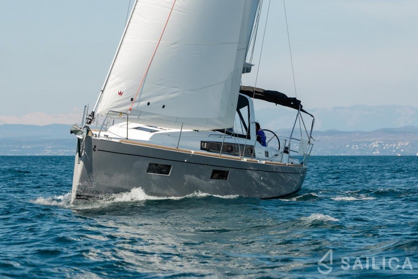 Oceanis 38.1 - Yacht Charter Sailica