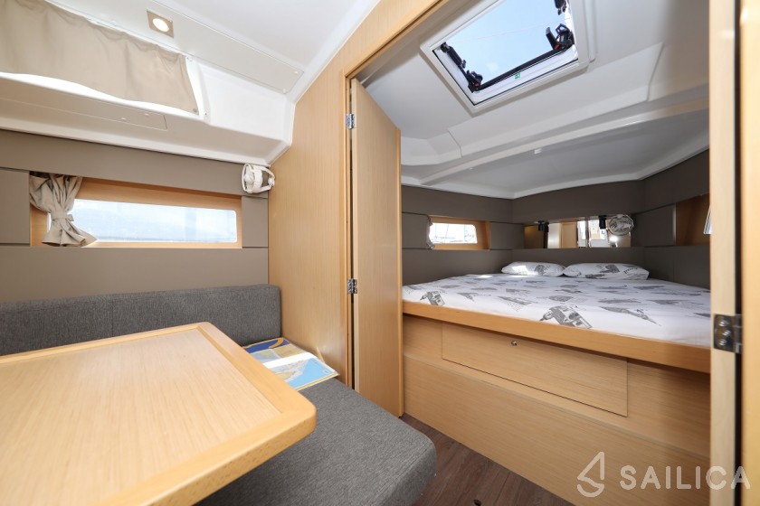 Oceanis 38.1 - Yacht Charter Sailica