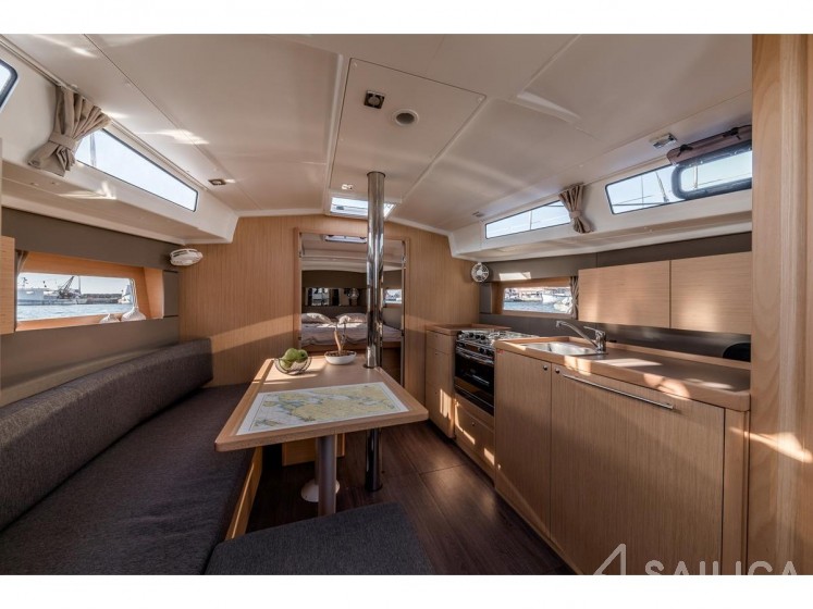 Oceanis 38.1 - Yacht Charter Sailica