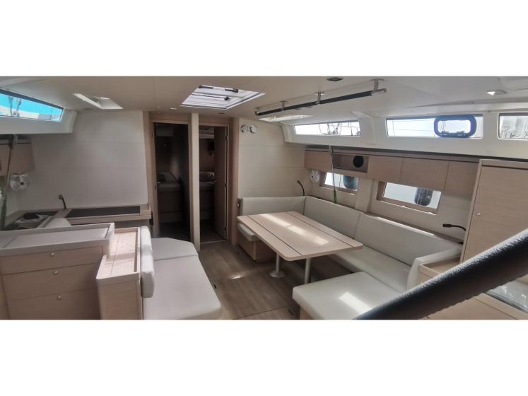 Oceanis 51.1 - Yacht Charter Sailica
