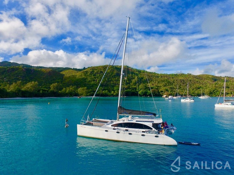 Sea Tribe DH550 - Yacht Charter Sailica