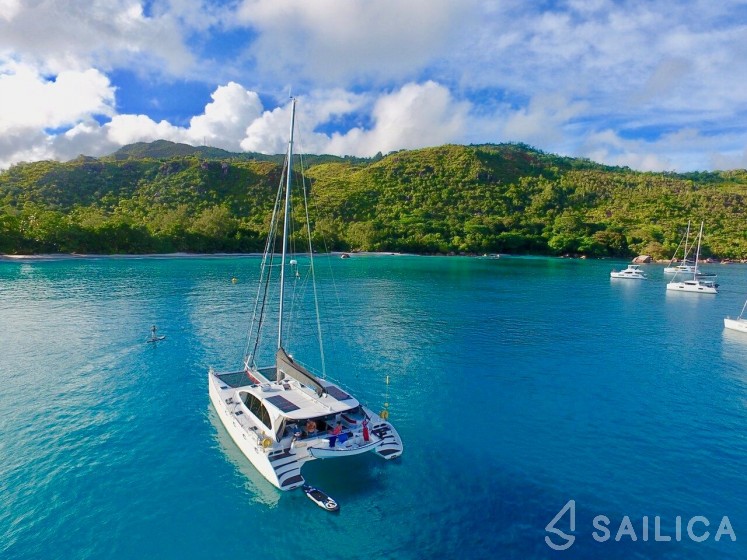 Sea Tribe DH550 - Yacht Charter Sailica