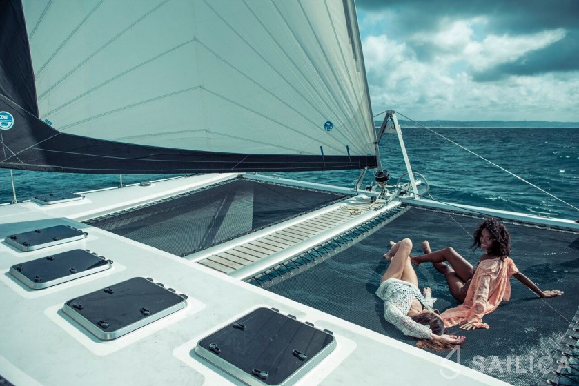 Sea Tribe DH550 - Yacht Charter Sailica