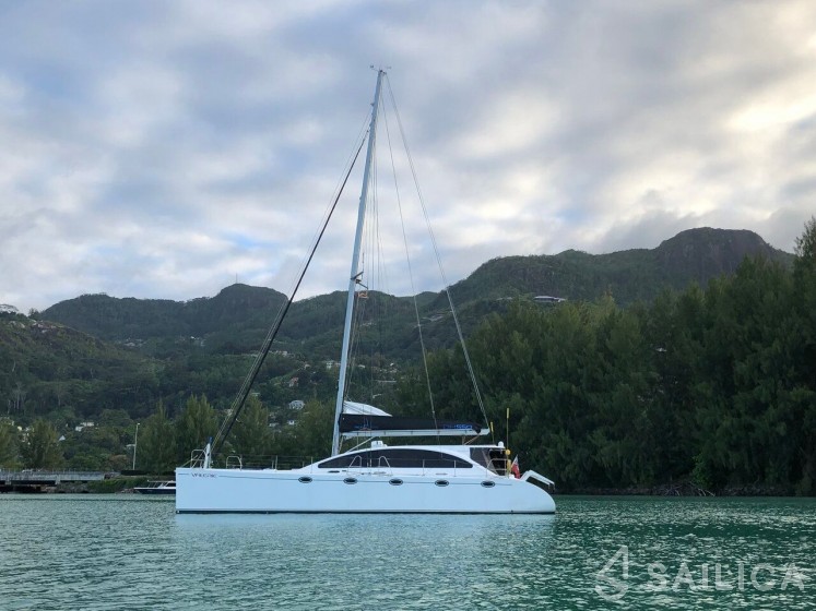Sea Tribe DH550 - Yacht Charter Sailica