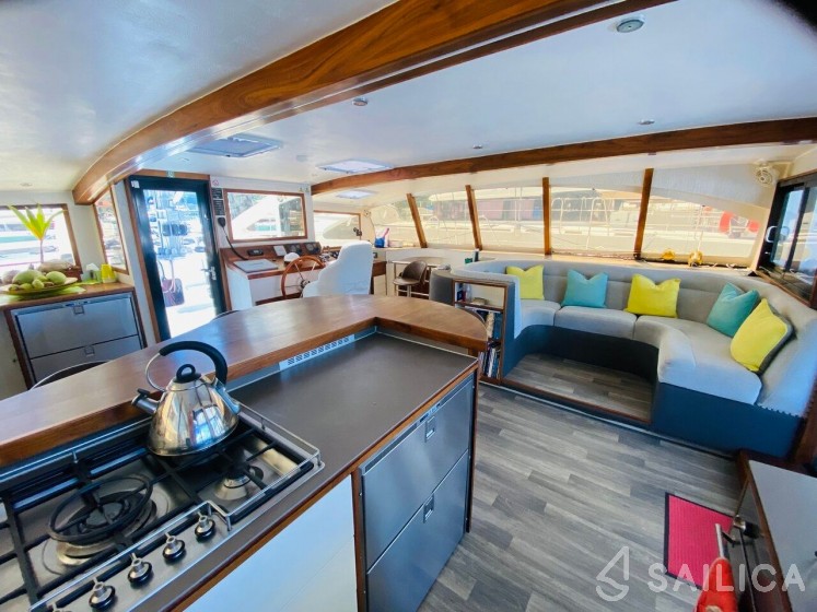 Sea Tribe DH550 - Yacht Charter Sailica