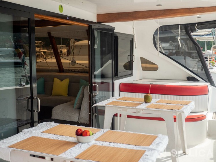 Sea Tribe DH550 - Yacht Charter Sailica