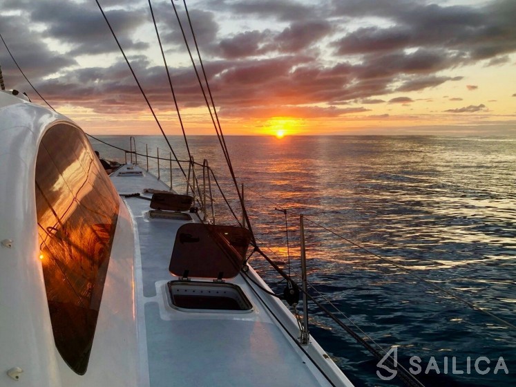 Sea Tribe DH550 - Yacht Charter Sailica