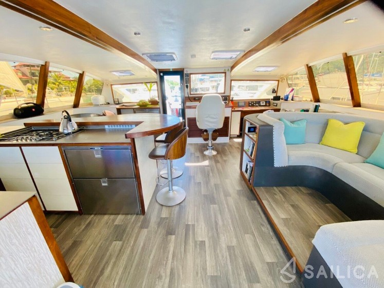 Sea Tribe DH550 - Yacht Charter Sailica