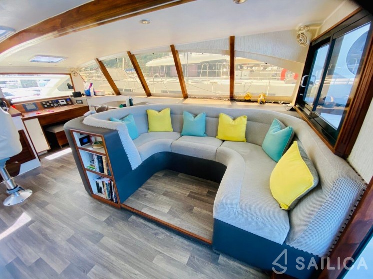 Sea Tribe DH550 - Yacht Charter Sailica