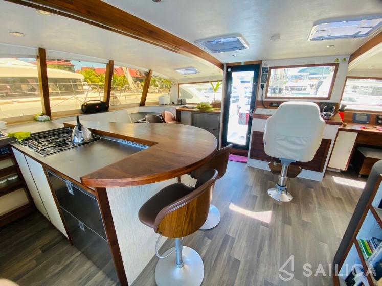 Sea Tribe DH550 - Yacht Charter Sailica