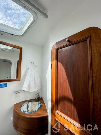 Sea Tribe DH550 - Yacht Charter Sailica
