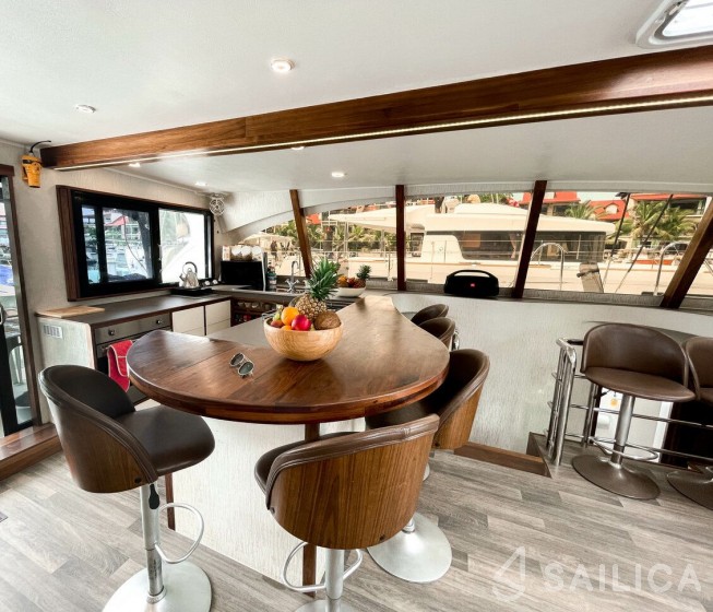 Sea Tribe DH550 - Yacht Charter Sailica