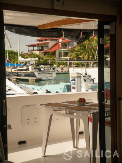 Sea Tribe DH550 - Yacht Charter Sailica