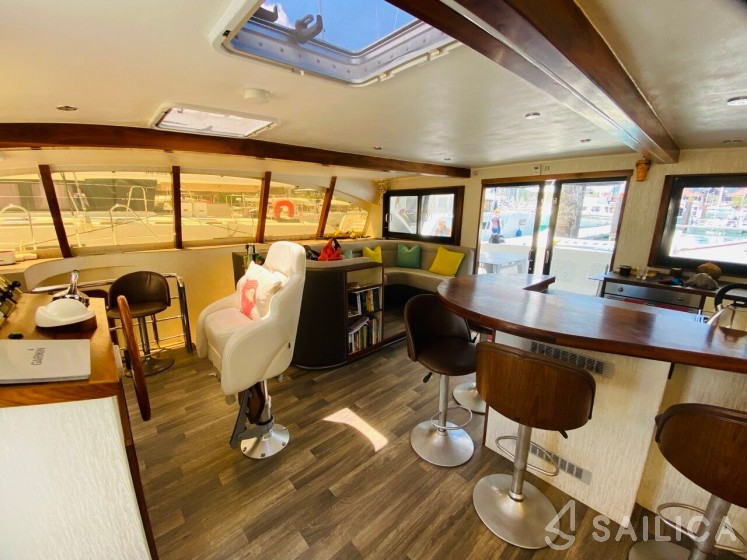 Sea Tribe DH550 - Yacht Charter Sailica