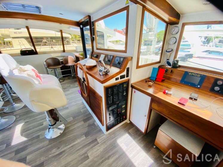 Sea Tribe DH550 - Yacht Charter Sailica