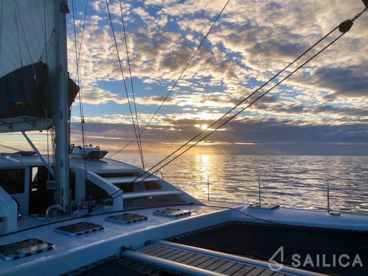 Sea Tribe DH550 - Yacht Charter Sailica