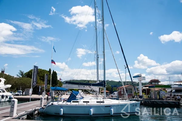 Dufour 325 - Yacht Charter Sailica