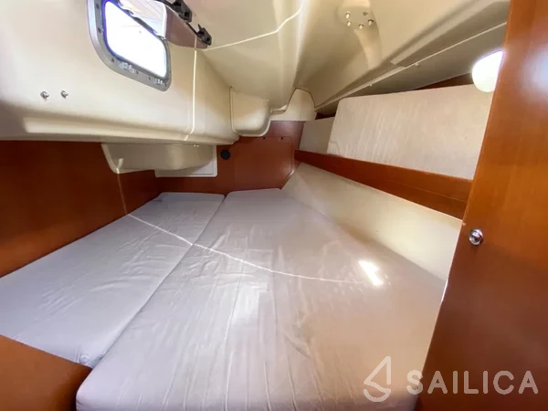 Dufour 325 - Yacht Charter Sailica