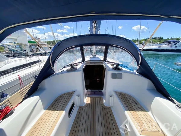 Dufour 325 - Yacht Charter Sailica