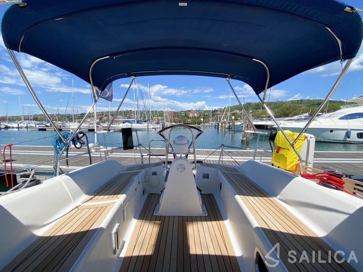 Dufour 325 - Yacht Charter Sailica